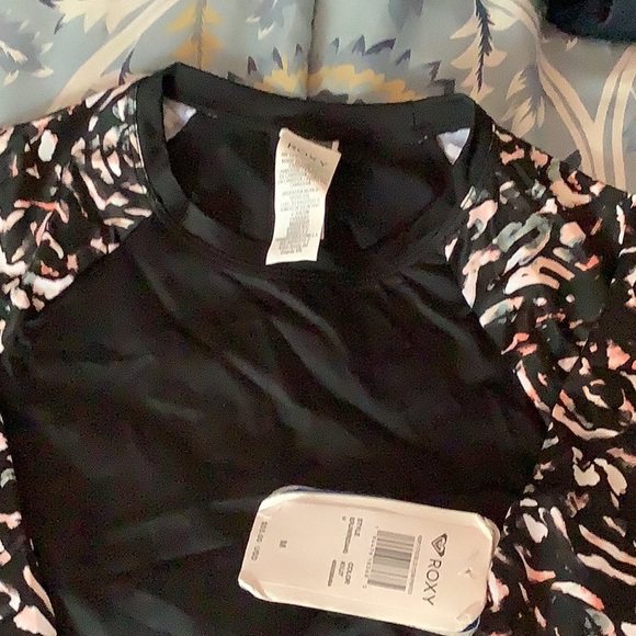 Roxy rash guard nwt - Picture 3 of 3